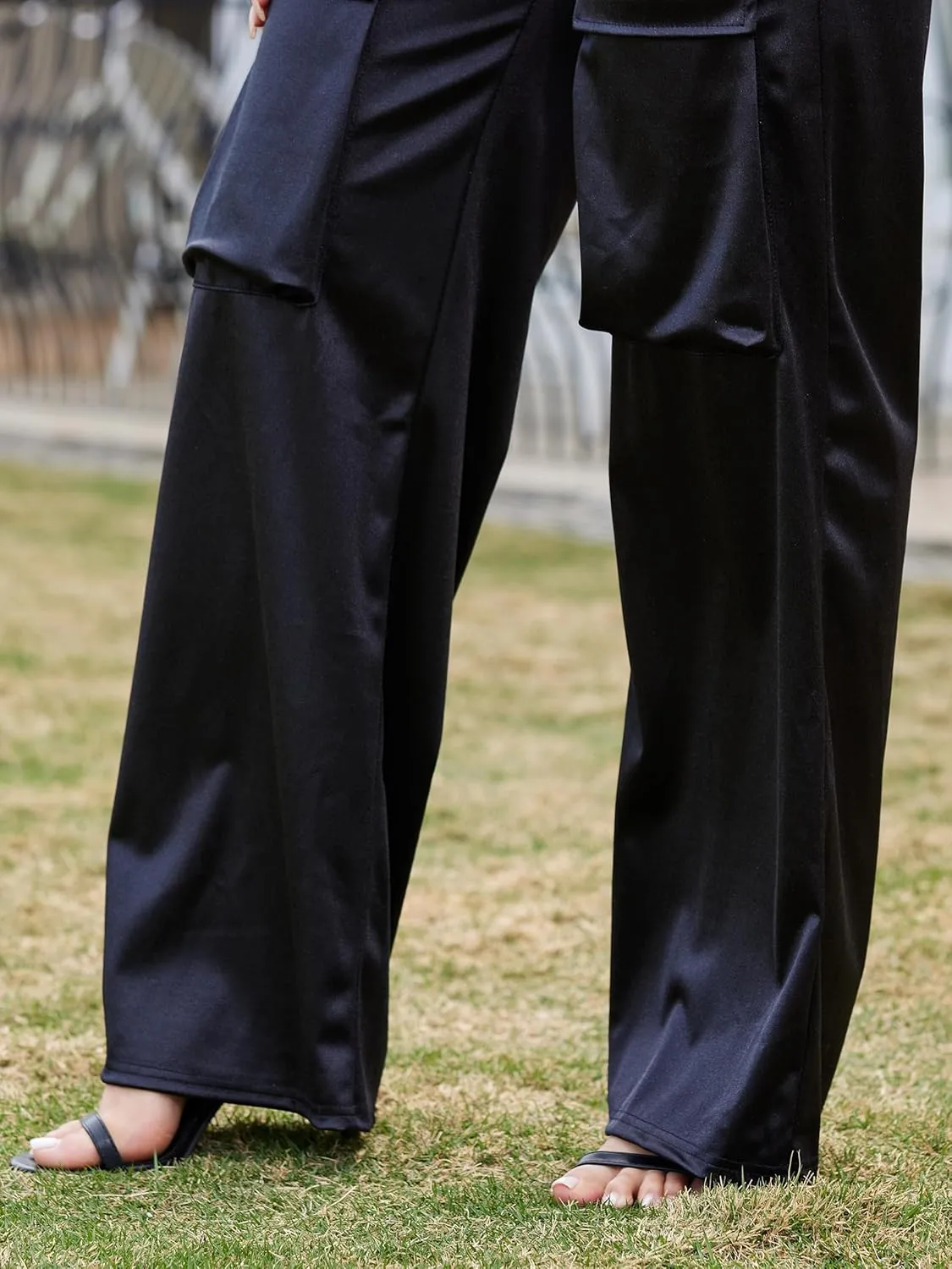 Womens High Waisted Satin Cargo Pants Loose Fit Wide Leg Trousers with Pockets Trendy Outfit